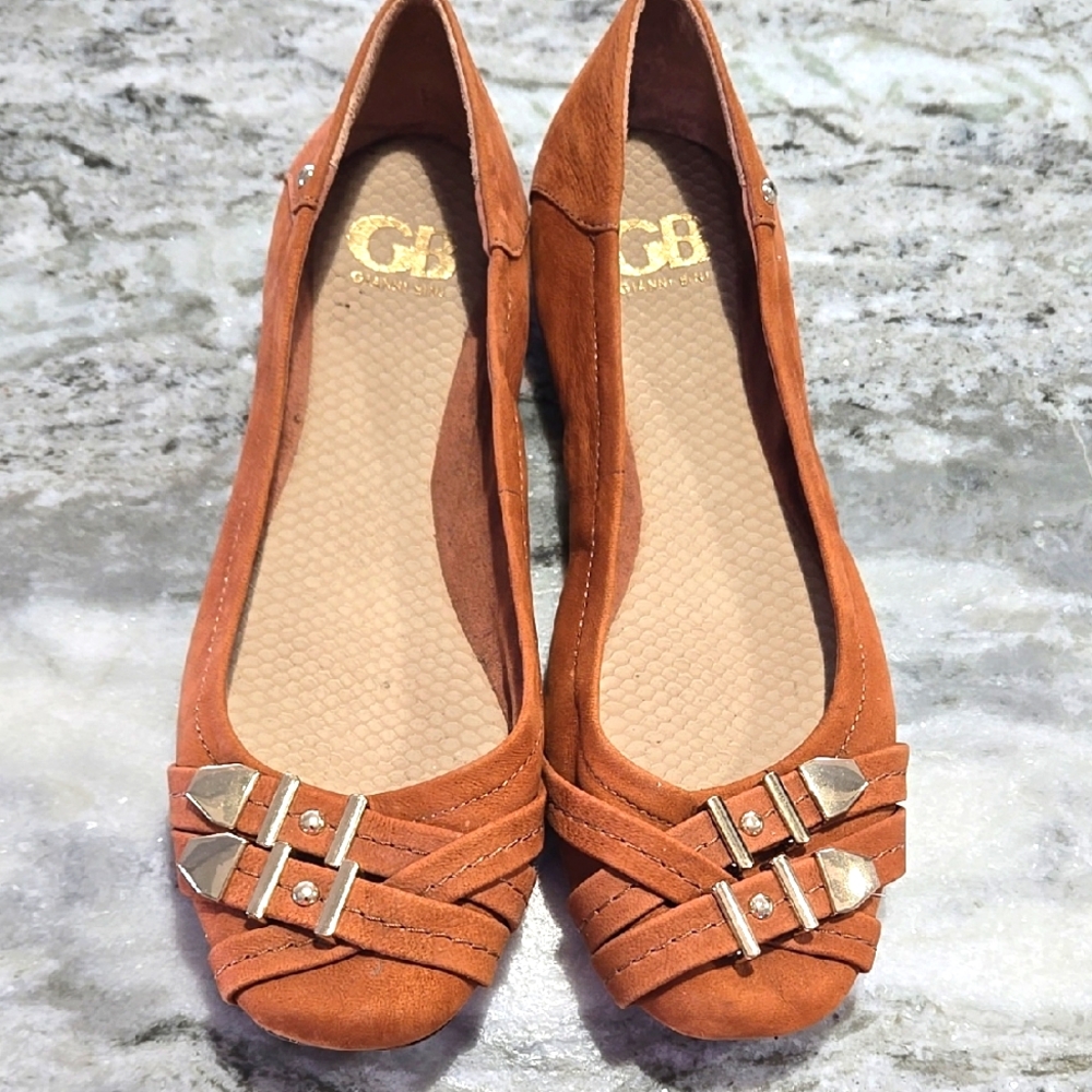 Gianni Bini Women's Tan Suede Flats